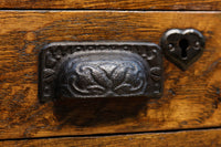 金具の風合いが時代感を漂わせる小箪笥 BB2705