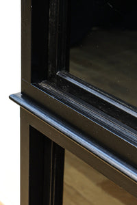 空間が引き締まる黒い色彩のレトロガラスケース BB2709