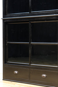 空間が引き締まる黒い色彩のレトロガラスケース BB2709