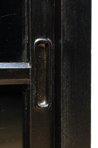 空間が引き締まる黒い色彩のレトロガラスケース BB2709