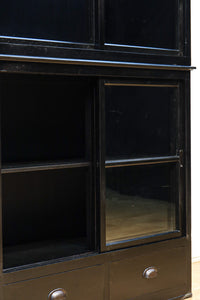 空間が引き締まる黒い色彩のレトロガラスケース BB2709