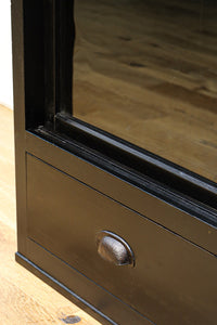 空間が引き締まる黒い色彩のレトロガラスケース BB2709