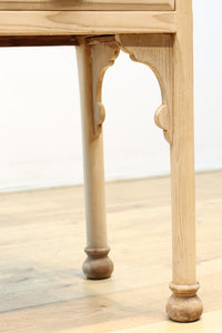 脚高のシルエットで可愛らしい木地色の温かみあるケビント BB2719