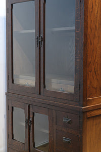 装飾性の高い杢目模様がレトロ感を高めるガラスケース BB2724