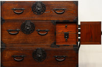 変わりデザインの金具で華を添えた衣裳箪笥 BB2791