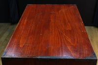 変わりデザインの金具で華を添えた衣裳箪笥 BB2791