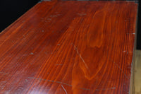 変わりデザインの金具で華を添えた衣裳箪笥 BB2791