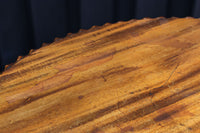 繊細な彫刻細工の三又脚が特徴的なコーヒーテーブル BB2916