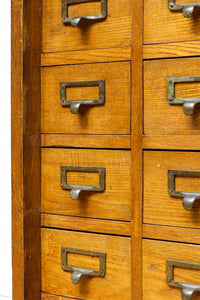 引き出し25杯を備えた上質なレトロ感漂う収納箪笥 BB2923