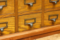 引き出し25杯を備えた上質なレトロ感漂う収納箪笥 BB2923