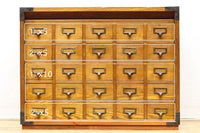 引き出し25杯を備えた上質なレトロ感漂う収納箪笥 BB2923