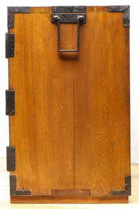 引き出し25杯を備えた上質なレトロ感漂う収納箪笥 BB2923