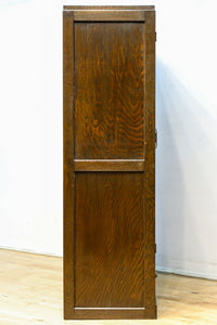 仕切りを多数備えたレトロガラスが可愛らしい観音扉造りのガラスケース BB2946