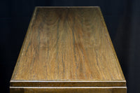 仕切りを多数備えたレトロガラスが可愛らしい観音扉造りのガラスケース BB2946