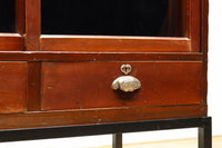 装飾性のある金具がお洒落なアイアンフレーム付きガラスケース BB2950