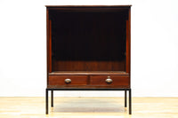 装飾性のある金具がお洒落なアイアンフレーム付きガラスケース BB2950