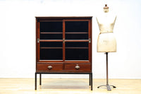 装飾性のある金具がお洒落なアイアンフレーム付きガラスケース BB2950