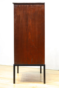 装飾性のある金具がお洒落なアイアンフレーム付きガラスケース BB2950