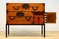 扇金具が華やかに飾るアイアンフレーム付き越後衣裳箪笥 BB2955