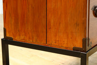 扇金具が華やかに飾るアイアンフレーム付き越後衣裳箪笥 BB2955