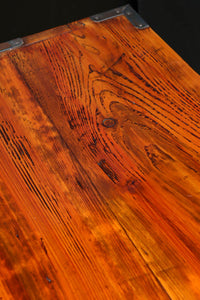 扇金具が華やかに飾るアイアンフレーム付き越後衣裳箪笥 BB2955