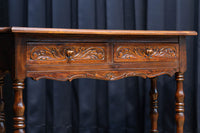 モダンな装飾で時代の趣き溢れるスリムテーブル BB2980