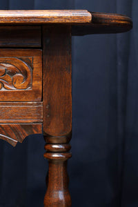 モダンな装飾で時代の趣き溢れるスリムテーブル BB2980