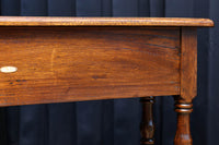 モダンな装飾で時代の趣き溢れるスリムテーブル BB2980