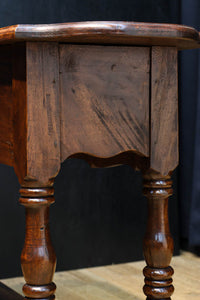 モダンな装飾で時代の趣き溢れるスリムテーブル BB2980