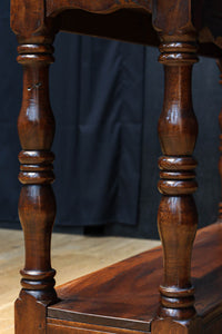 モダンな装飾で時代の趣き溢れるスリムテーブル BB2980