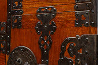 欅杢目に菊の金具を添えた風格漂う優美な米沢衣裳箪笥 BB3002