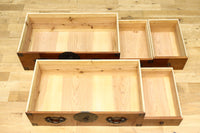 欅杢目に菊の金具を添えた風格漂う優美な米沢衣裳箪笥 BB3002