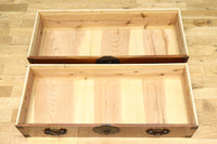 欅杢目に菊の金具を添えた風格漂う優美な米沢衣裳箪笥 BB3002