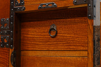 欅杢目に菊の金具を添えた風格漂う優美な米沢衣裳箪笥 BB3002