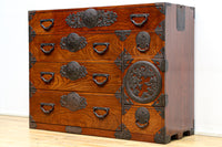 美しい色艶に瓢箪柄金具を添えた気品溢れる仙台衣裳箪笥 BB3016