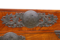 美しい色艶に瓢箪柄金具を添えた気品溢れる仙台衣裳箪笥 BB3016