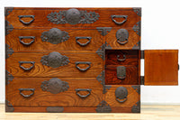 美しい色艶に瓢箪柄金具を添えた気品溢れる仙台衣裳箪笥 BB3016