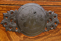 美しい色艶に瓢箪柄金具を添えた気品溢れる仙台衣裳箪笥 BB3016