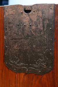 美しい色艶に瓢箪柄金具を添えた気品溢れる仙台衣裳箪笥 BB3016