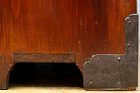 美しい色艶に瓢箪柄金具を添えた気品溢れる仙台衣裳箪笥 BB3016