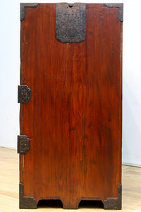 美しい色艶に瓢箪柄金具を添えた気品溢れる仙台衣裳箪笥 BB3016