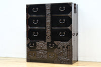 上品な漆の風合いが趣き深い庄内衣裳箪笥 BB3017