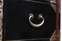 上品な漆の風合いが趣き深い庄内衣裳箪笥 BB3017