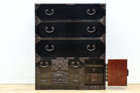 上品な漆の風合いが趣き深い庄内衣裳箪笥 BB3017