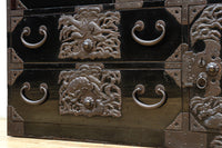 上品な漆の風合いが趣き深い庄内衣裳箪笥 BB3017