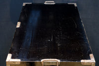 全面に黒漆を施された風情溢れる大型兜金具庄内衣裳箪笥 BB3018