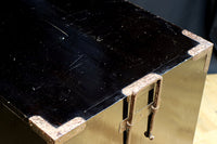 全面に黒漆を施された風情溢れる大型兜金具庄内衣裳箪笥 BB3018