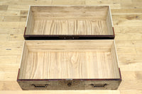 全面に黒漆を施された風情溢れる大型兜金具庄内衣裳箪笥 BB3018