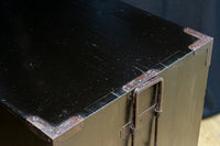 縁起の良い絵柄の装飾金具で華やかに飾られた庄内衣裳箪笥 BB3019