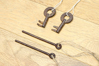 縁起の良い絵柄の装飾金具で華やかに飾られた庄内衣裳箪笥 BB3019